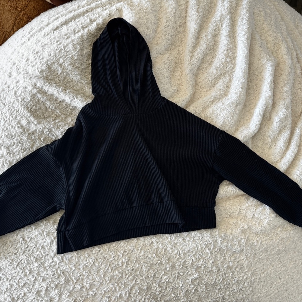 ALO Yoga Muse Black Sweater in Medium